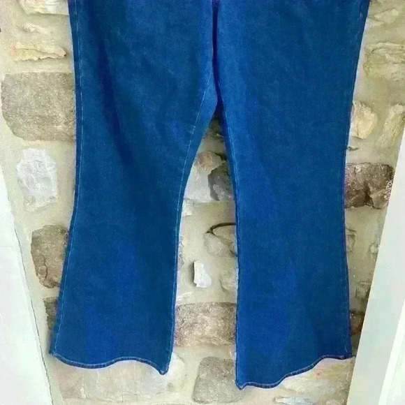 NWT Universal Standard Farrah High Rise Flared Jeans
in Pure Blue $125 Womens 14 - Picture 5 of 9